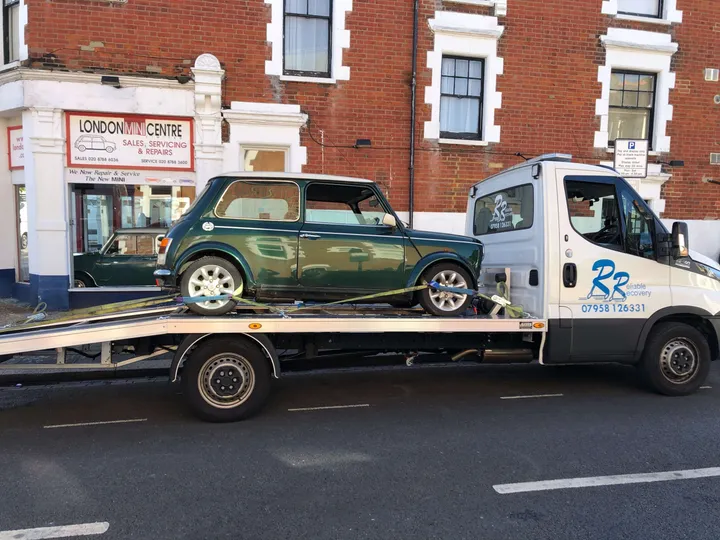 Car recovery and towing service in London